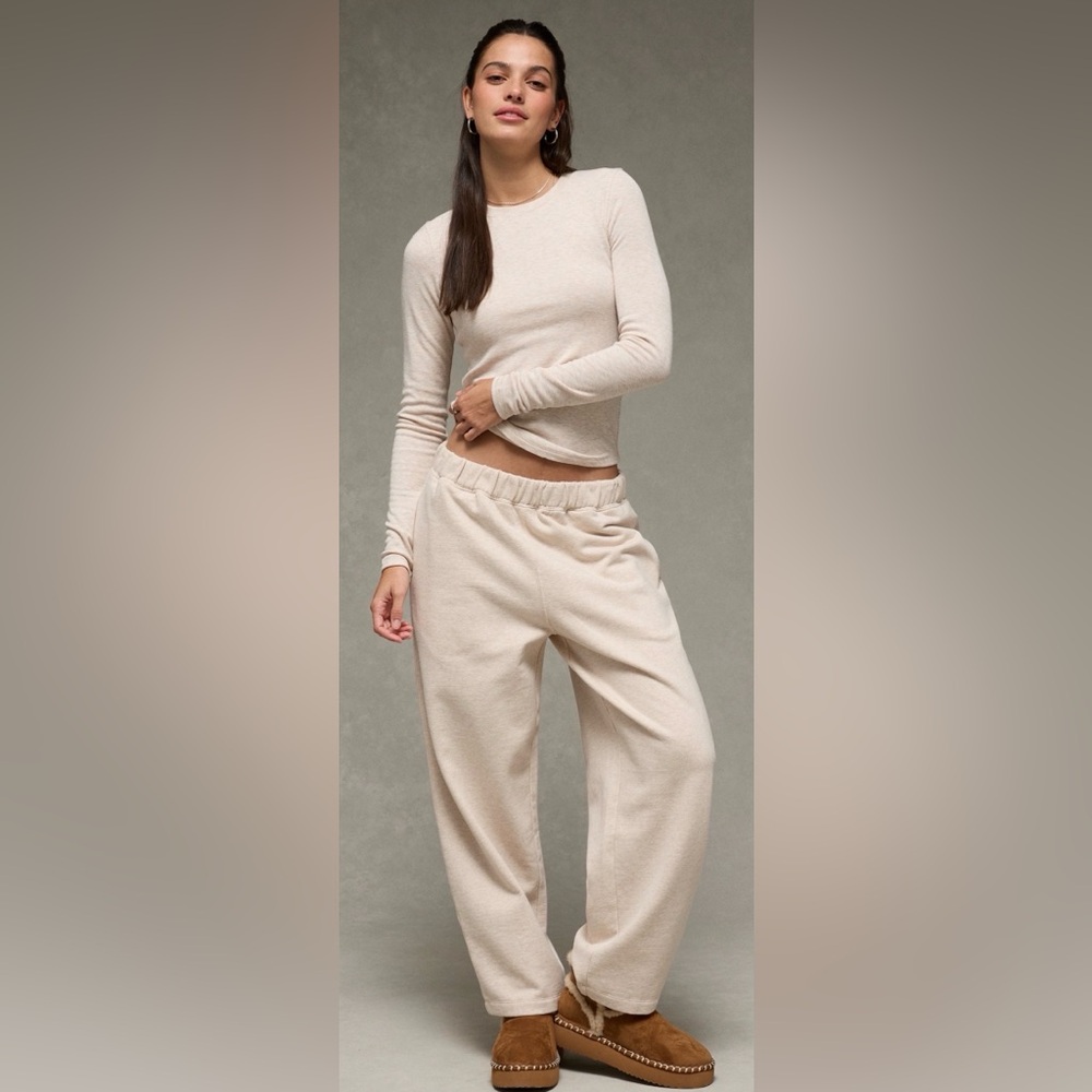 American Eagle Cream Barrel Joggers NWT - Picture 7 of 11